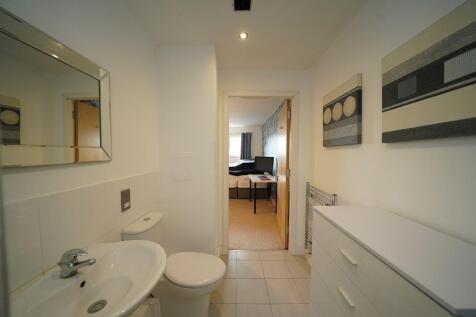 Bed 1 Ensuite 2