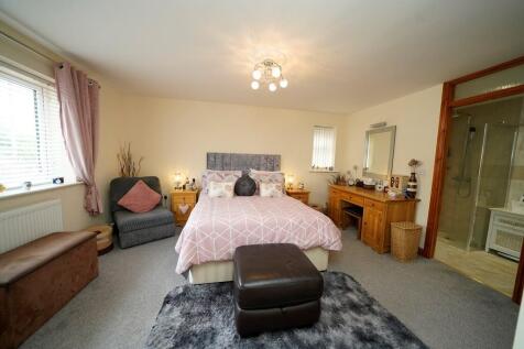 Master bedroom 1b
