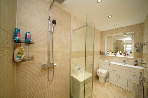 Ensuite shower ro...