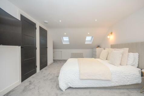 Master bedroom pic 2.jpg