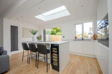 KITCHEN-FAMILY ROOM PIC 3.jpg