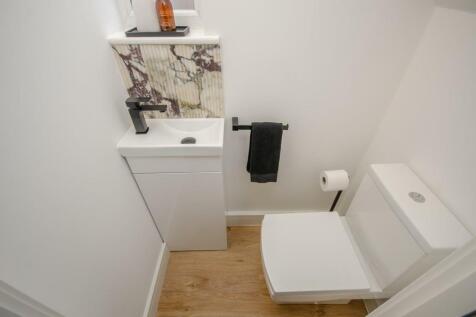 CLOAKROOM.jpg