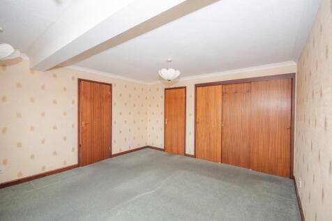 Bedroom 1 pic 2.jpg