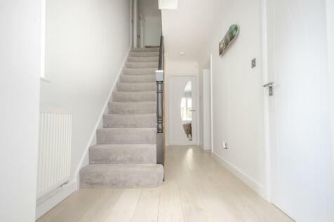 Entrance hall pic 2.jpg