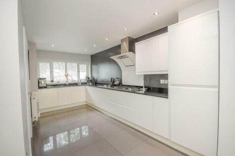 Kitchen pic 2.jpg