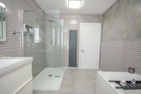 Bathroom pic 2.jpg
