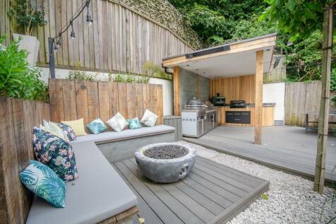 Rear garden seating area.jpg