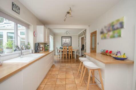 Kitchen pic 2.jpg