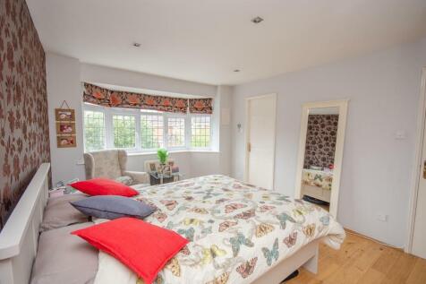 Master bedroom pic 2.jpg