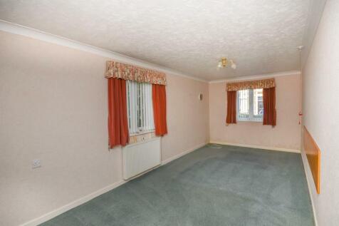 Bedroom 1.jpg