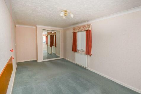 Bedroom 1 pic 2.jpg