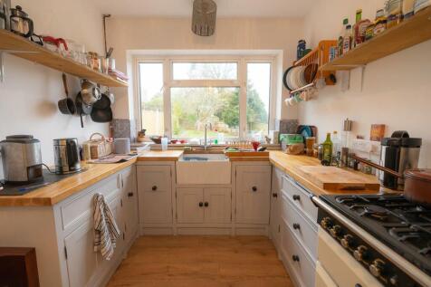 Kitchen pic 2.jpg