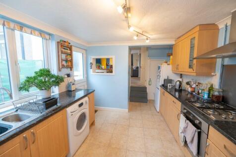 Kitchen pic 2.jpg