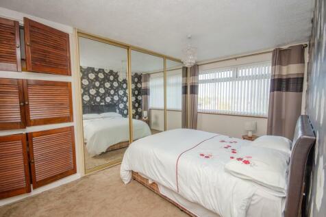 Bedroom 1.jpg
