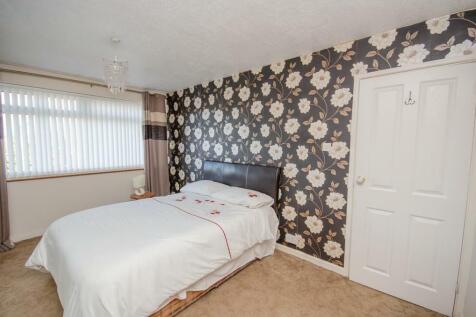 Bedroom 1 pic 2.jpg