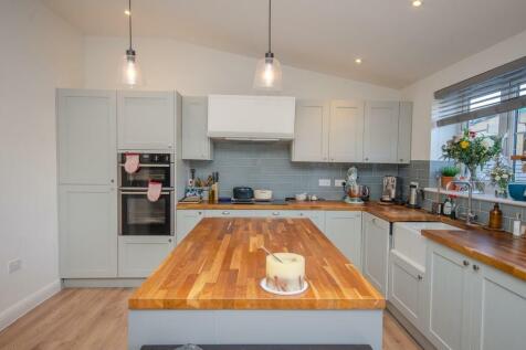 Kitchen pic 3.jpg