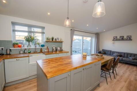 Kitchen pic 4.jpg