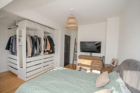 Bedroom one pic 3.jpg