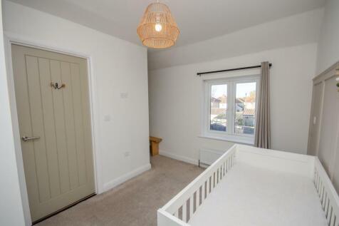 Bedroom two pic 2.jpg