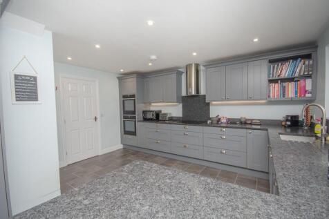 Kitchen pic 2.jpg