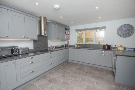 Kitchen pic 3.jpg
