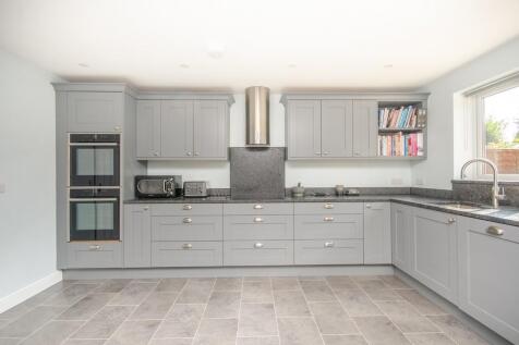 Kitchen pic 2.jpg