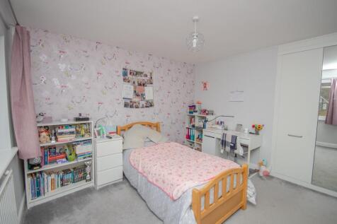 Bedroom three pic 3.jpg