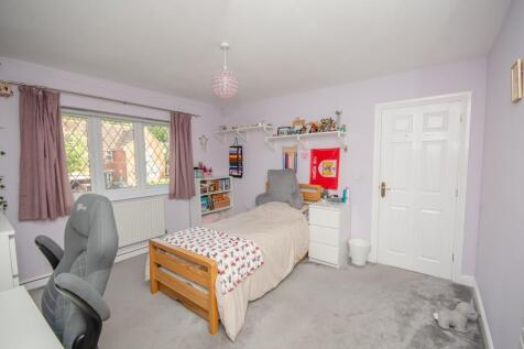 Bedroom two pic 2.jpg