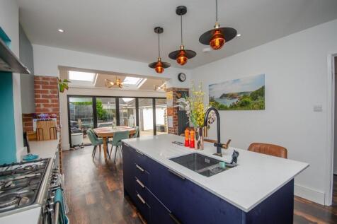 Kitchen pic 2.jpg