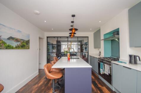 Kitchen pic 3.jpg