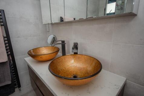 Ensuite pic 2.jpg