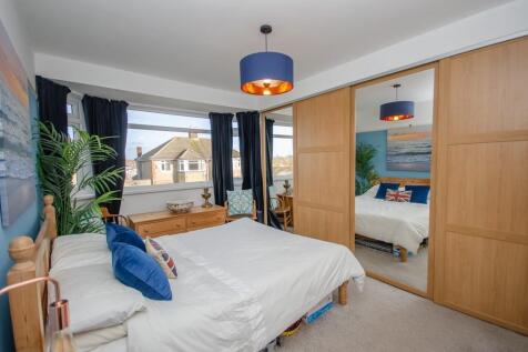 Bedroom 1.jpg
