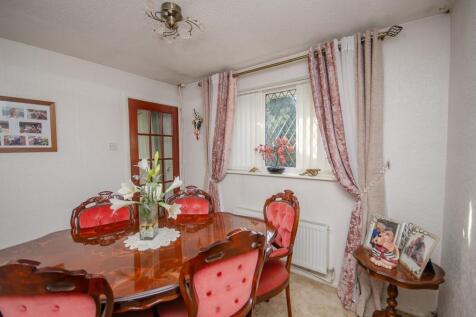 Dining room-bed 3 pic 2.jpg