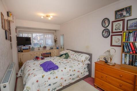 Bedroom 1.jpg