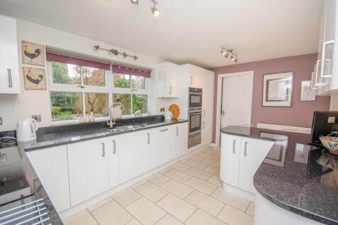 Kitchen pic 2.jpg
