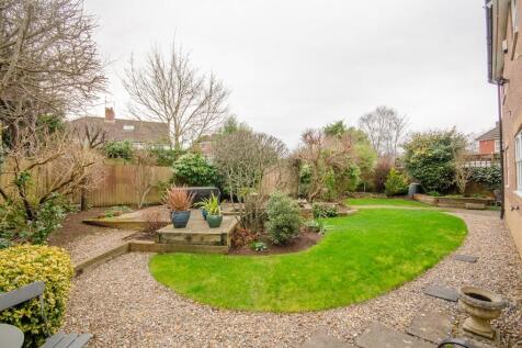 Rear garden pic 2.jpg