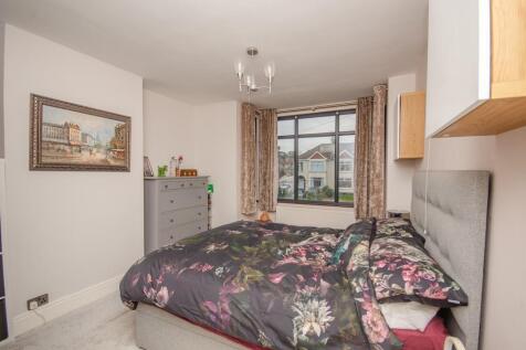 Bedroom 1 pic 2.jpg