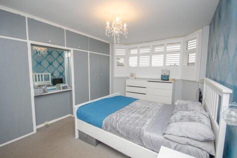 Bedroom 1.jpg