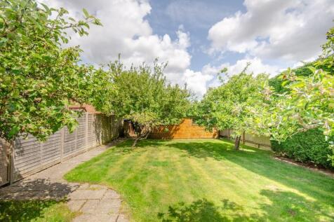 Rear garden pic 2.jpg