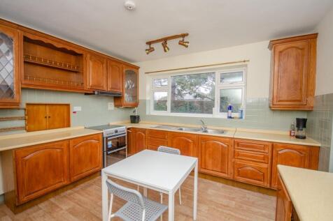 Kitchen pic 2.jpg