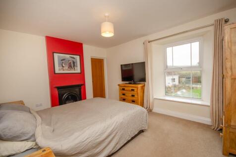 Bedroom 1.jpg