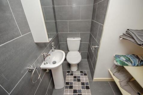 Ensuite Cloakroom.jpg