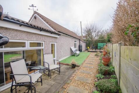 Rear garden pic 3.jpg