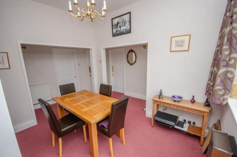 Dining room pic 2.jpg