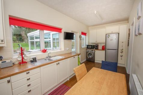 Kitchen pic 2.jpg