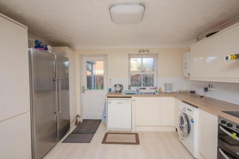 Kitchen pic 2.jpg