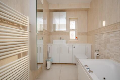 Bathroom pic 2.jpg