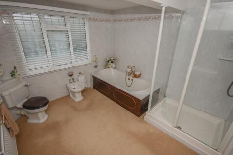 Bathroom.jpg