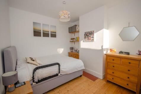 Bedroom 1.jpg