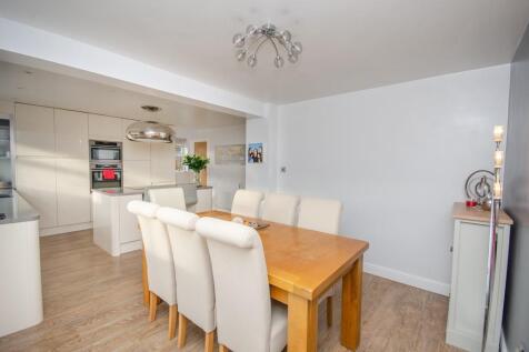 Dining area pic 2.jpg